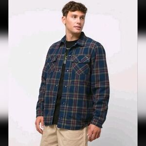 VANS Reversible BRICKELL SHIRT Barn JACKET Flannel Quilted Navy Red Plaid Size M